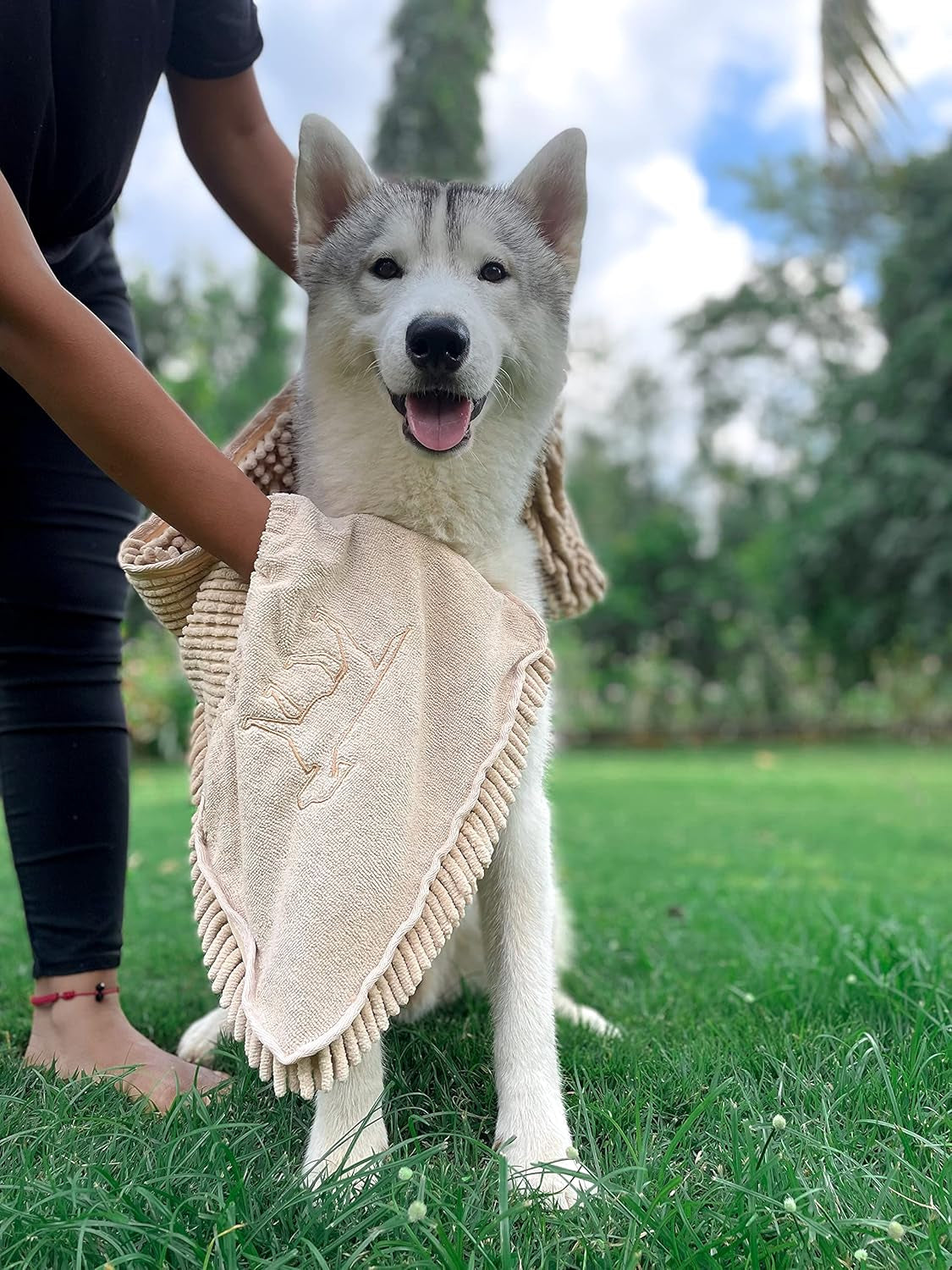 Dog Towel with Hand Pockets – photo 2